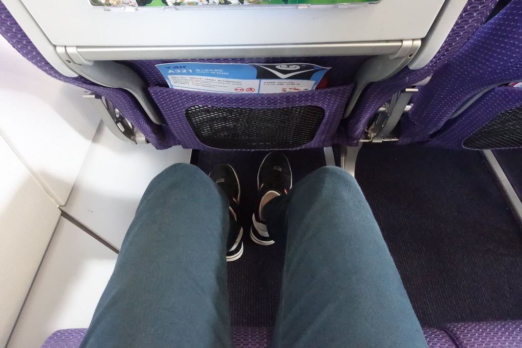 photo 1215i DSC08212 Awesome 32 Inches Legroom